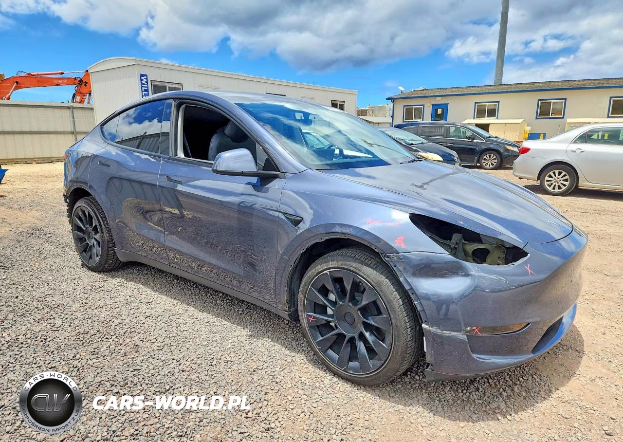 2023 Tesla Model Y VIN:7SAYGDEE4PA077685 - 4