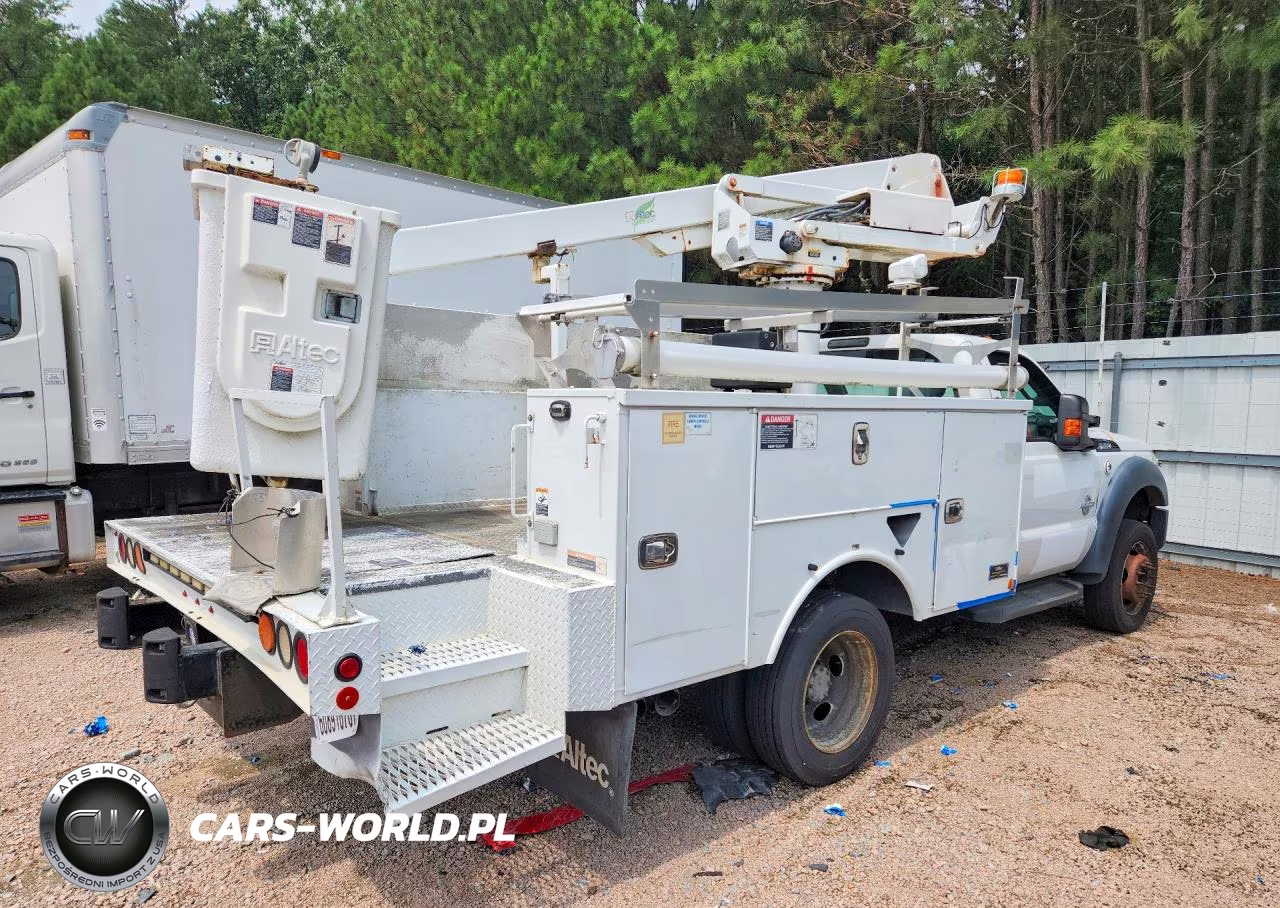 2015 Ford F450 Super Duty Bucket Truck VIN:1FDUF4GT5FEC59338 - 3