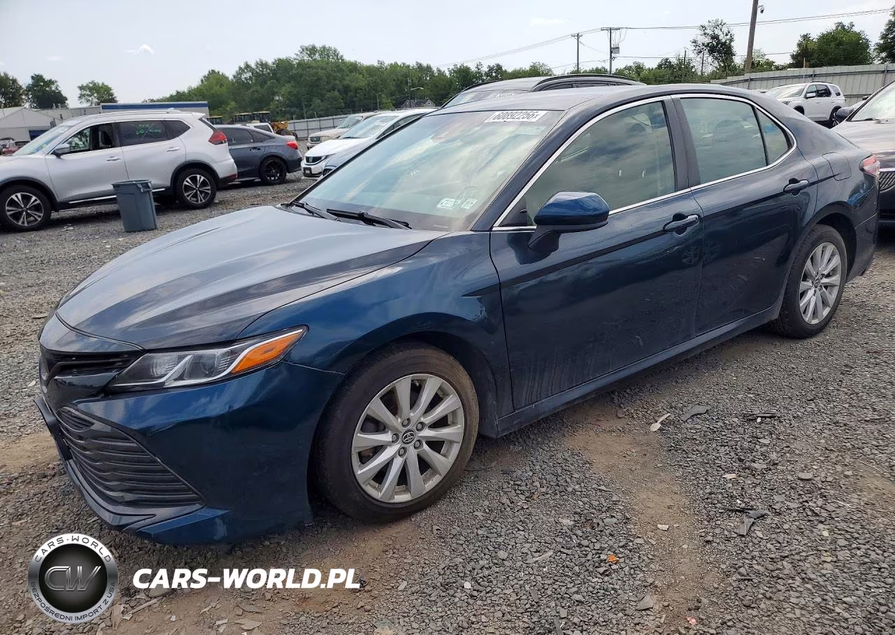 2018 Toyota Camry Le – zdjęcie 1 z 12