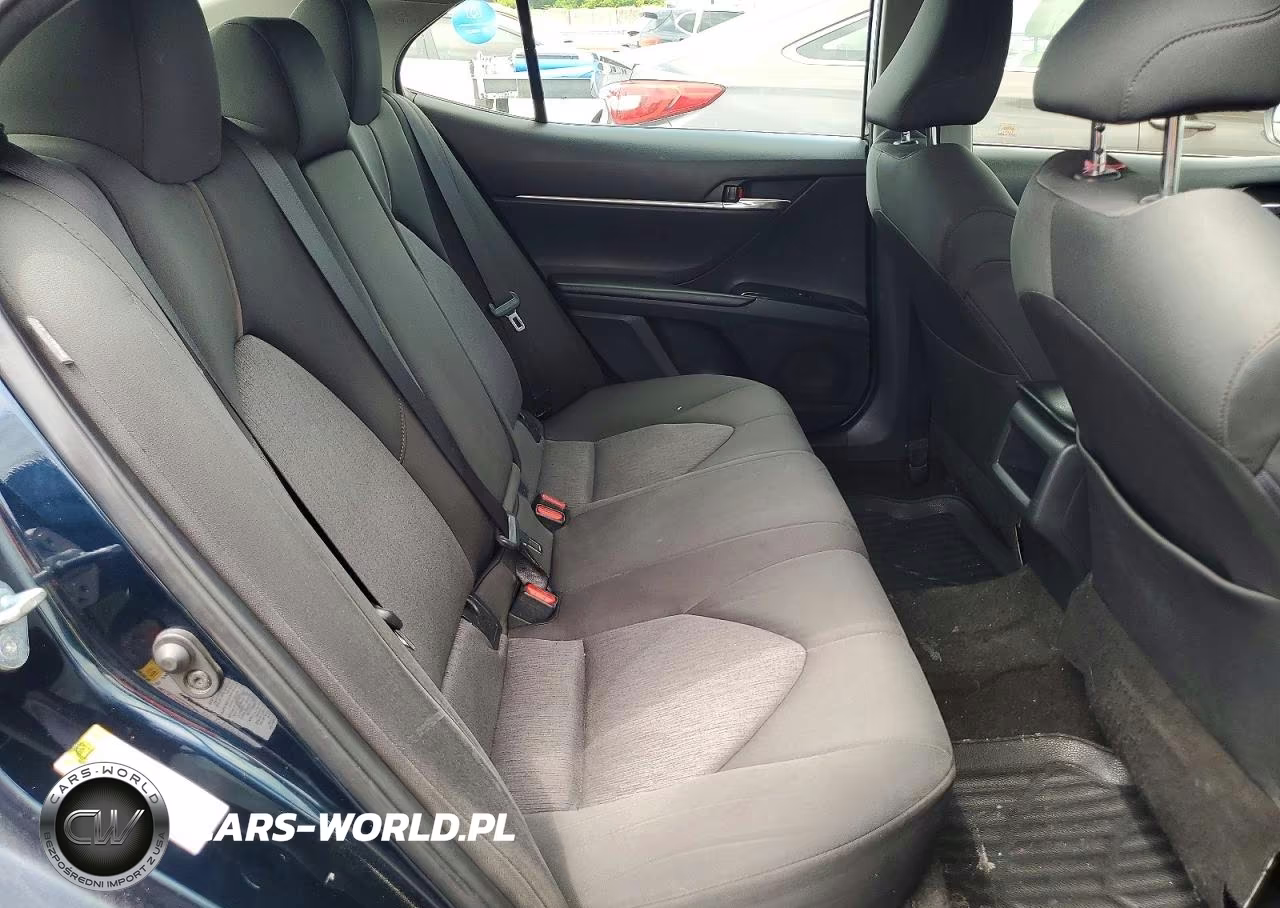2018 Toyota Camry Le VIN:JTNB11HK0J3011660 - 10