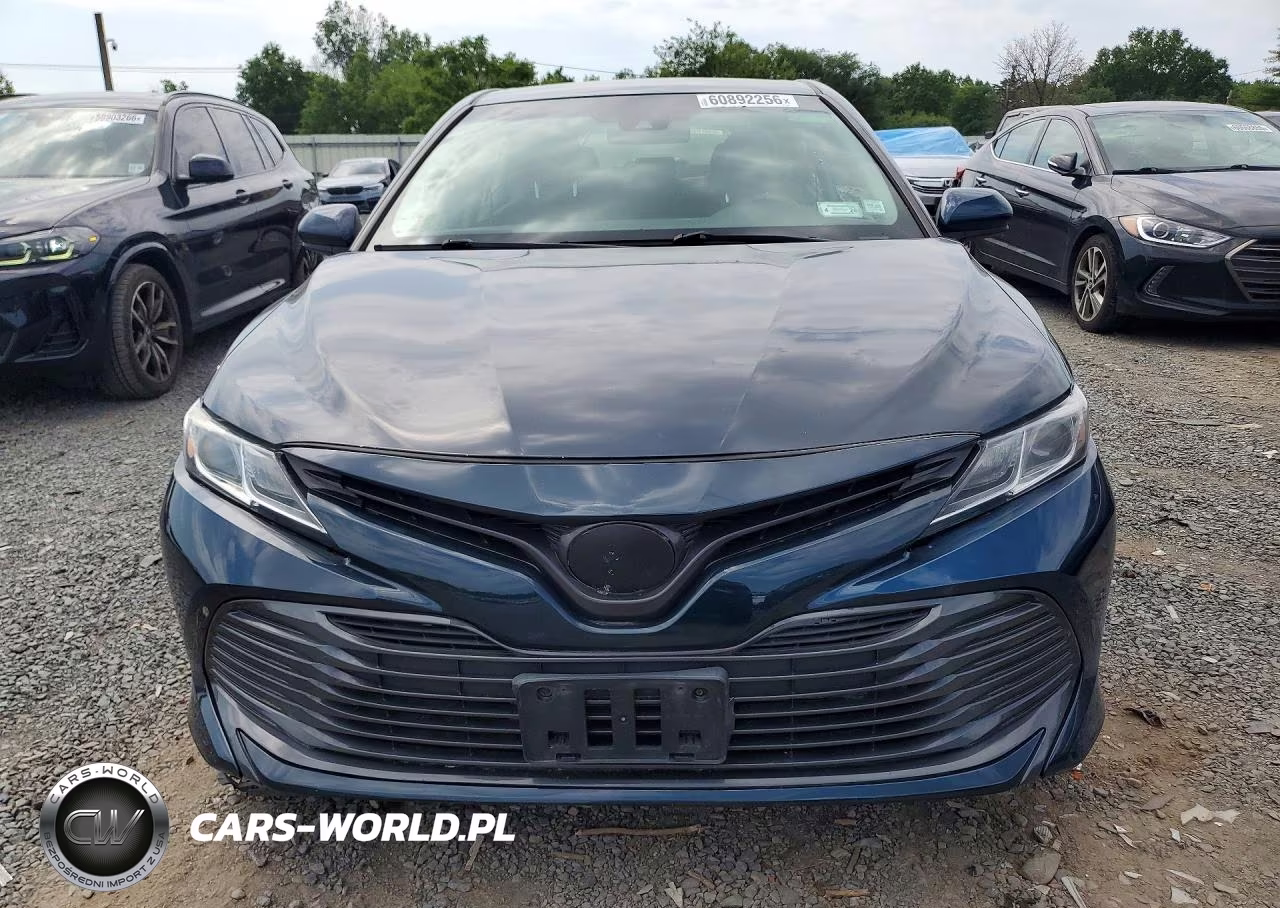 2018 Toyota Camry Le VIN:JTNB11HK0J3011660 - 5