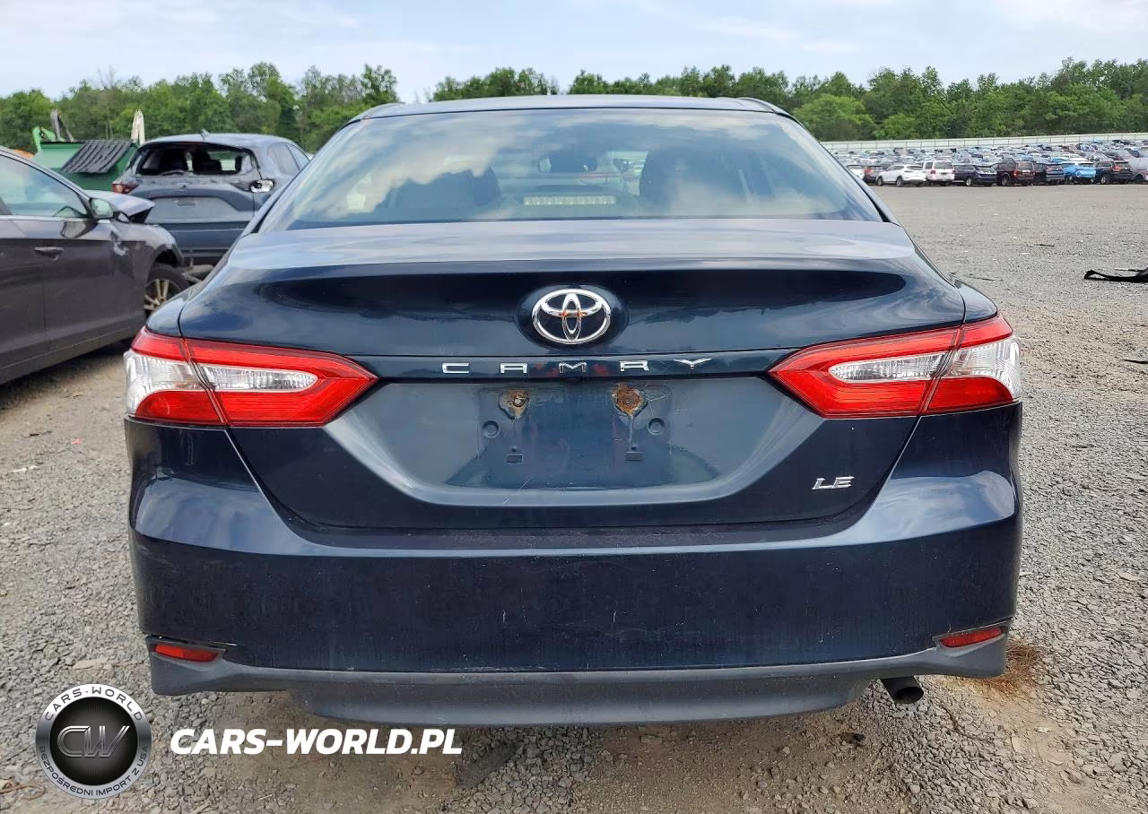 2018 Toyota Camry Le VIN:JTNB11HK0J3011660 - 6