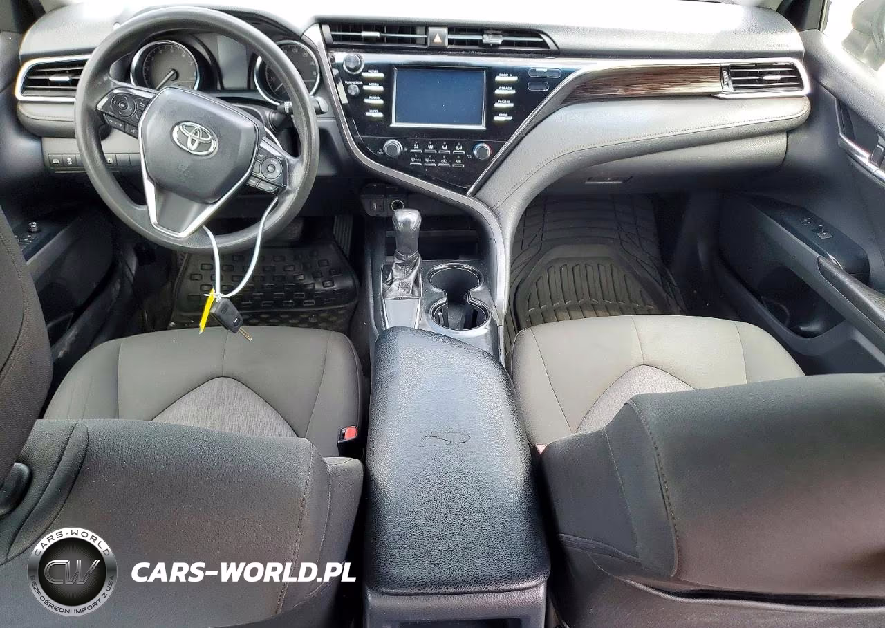 2018 Toyota Camry Le VIN:JTNB11HK0J3011660 - 8