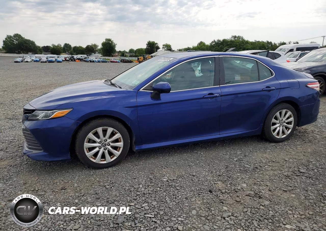 2018 Toyota Camry Le – zdjęcie 1 z 12