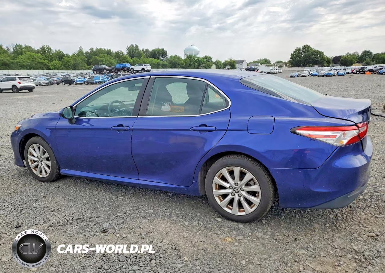 2018 Toyota Camry Le VIN:4T1B11HKXJU643494 - 2