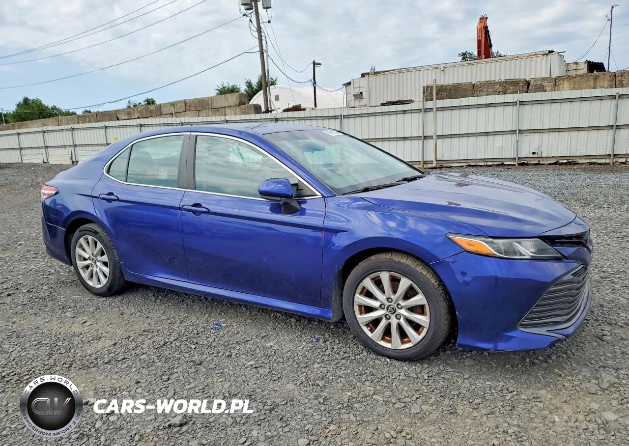 2018 Toyota Camry Le VIN:4T1B11HKXJU643494 - 4