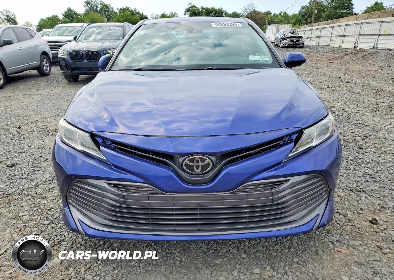 2018 Toyota Camry Le VIN:4T1B11HKXJU643494 - 5