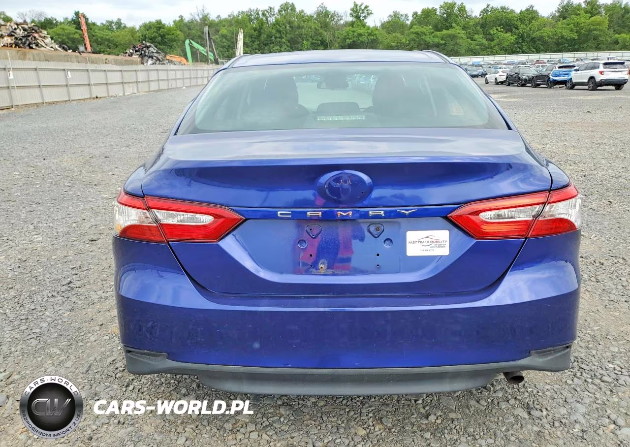 2018 Toyota Camry Le VIN:4T1B11HKXJU643494 - 6