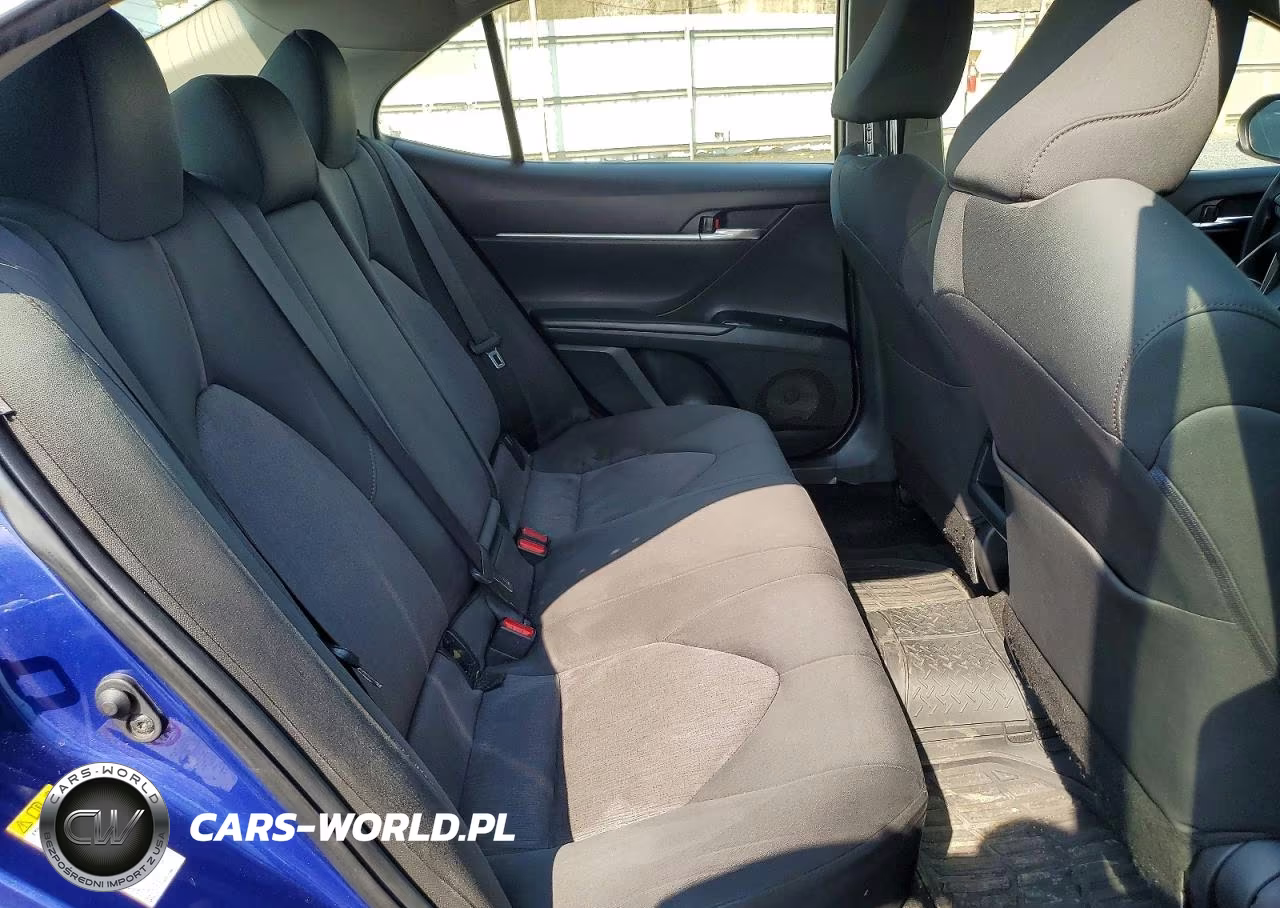 2018 Toyota Camry Le VIN:JTNB11HK0J3011187 - 10