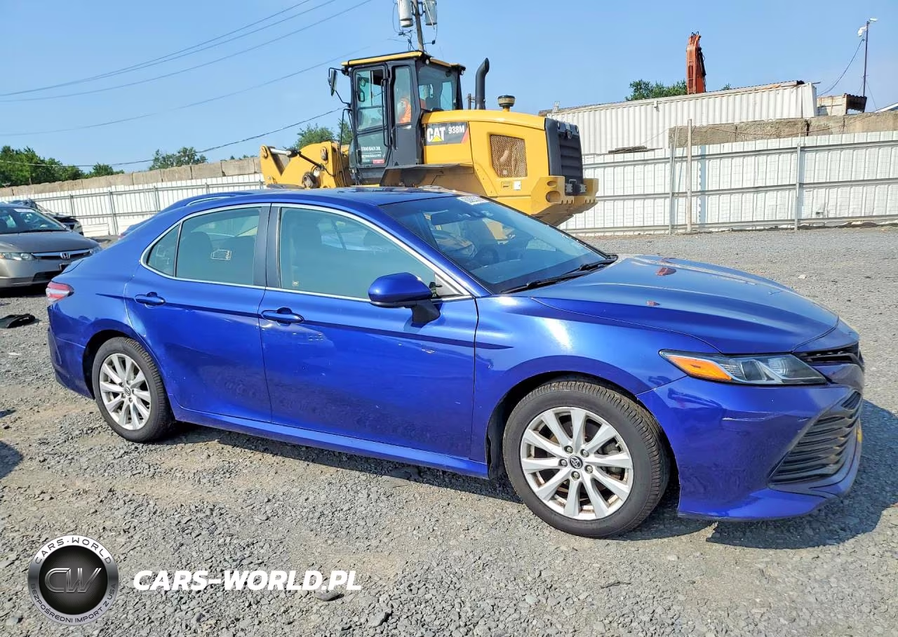 2018 Toyota Camry Le VIN:JTNB11HK0J3011187 - 4