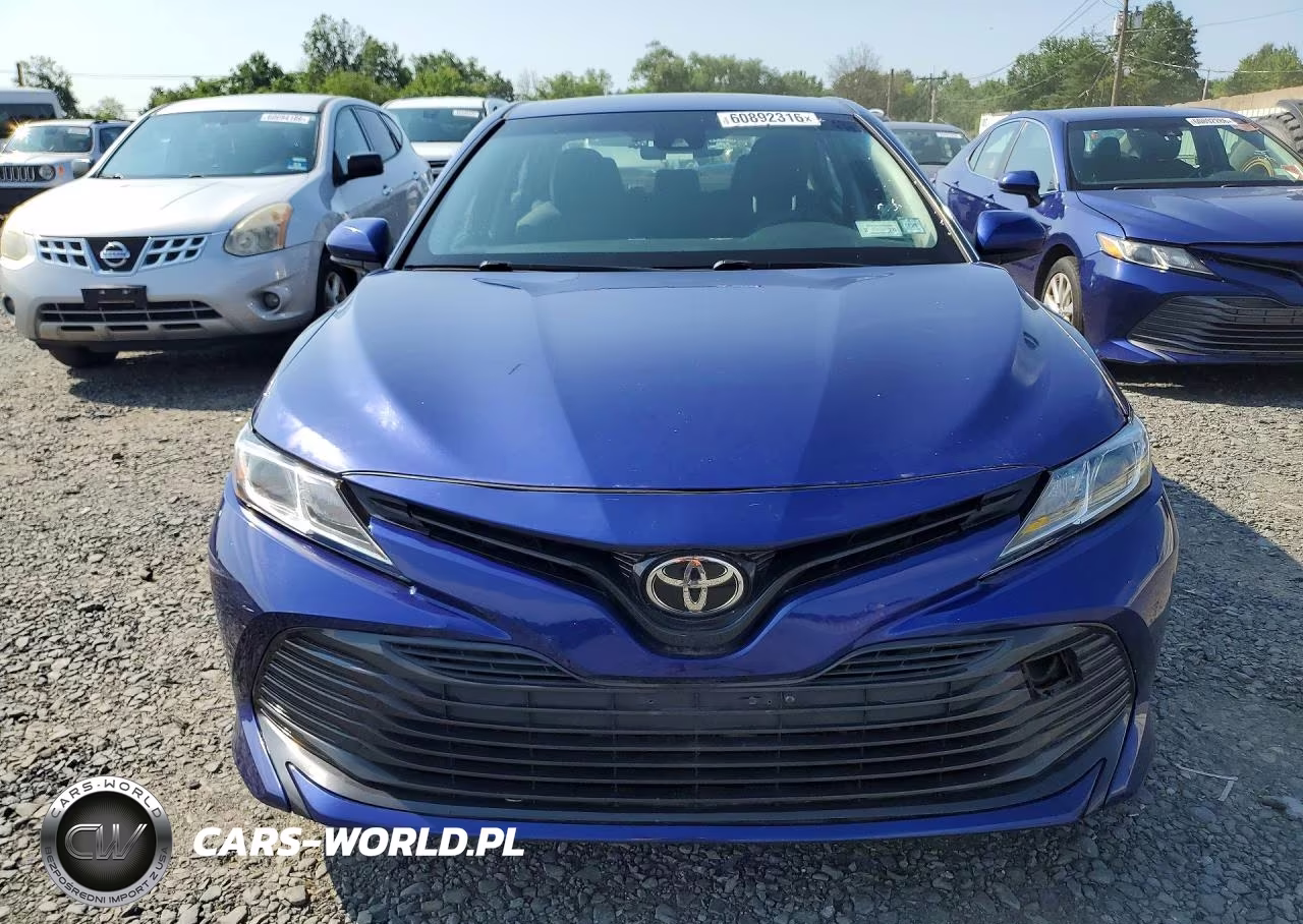 2018 Toyota Camry Le VIN:JTNB11HK0J3011187 - 5