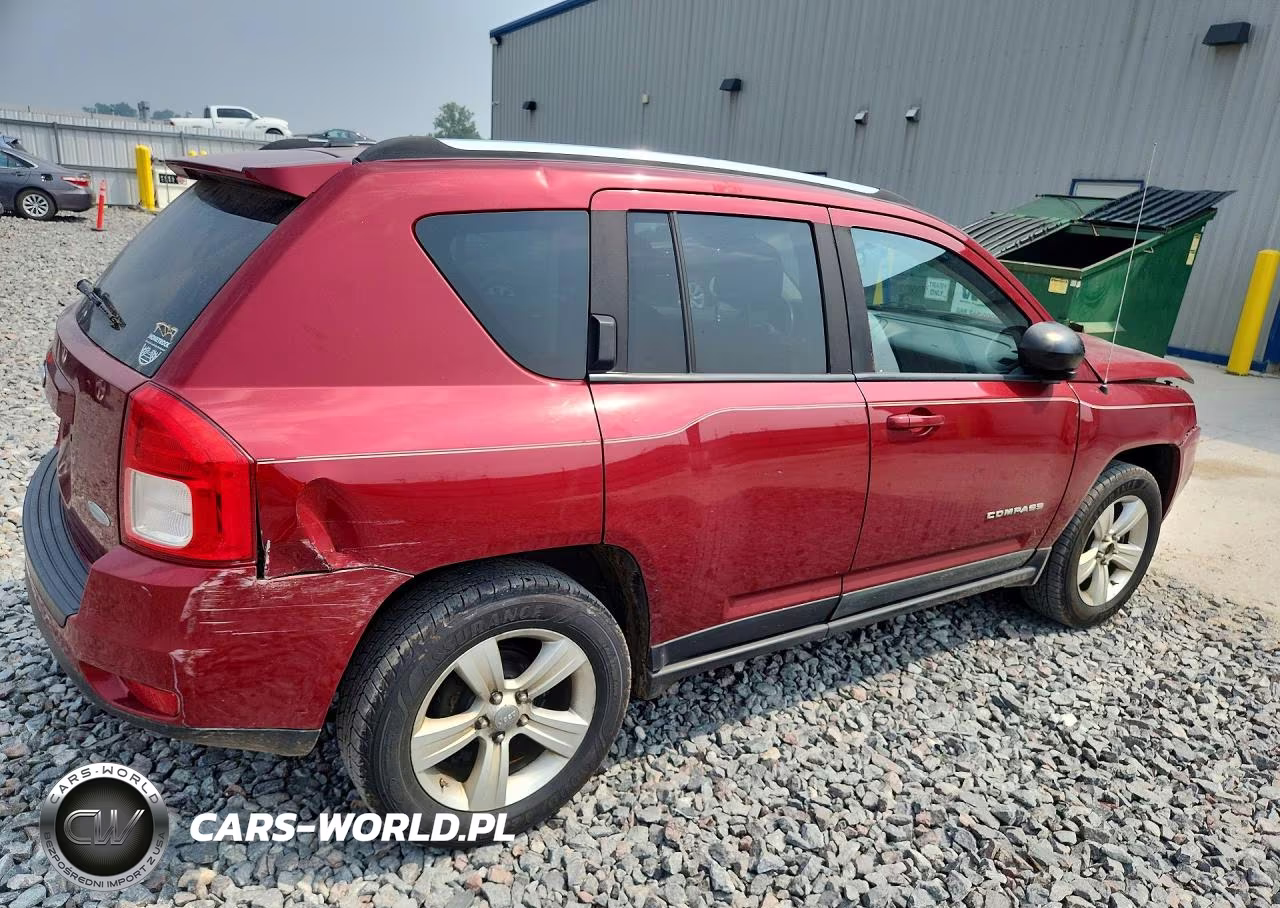 2012 Jeep Compass Latitude VIN:1C4NJDEB9CD524684 - 3