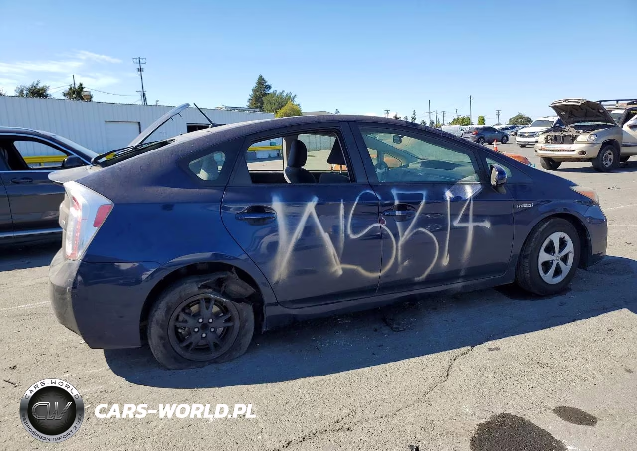 2012 Toyota Prius Three VIN:JTDKN3DU4C1524355 - 3