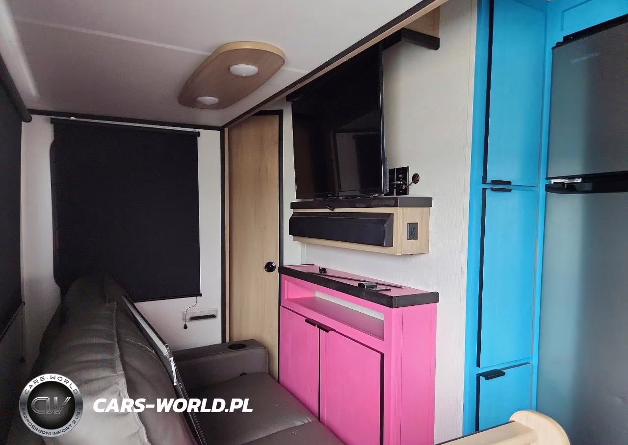 2021 Cruiser Radiance Camper VIN:5RXFB3724M1459140 - 6