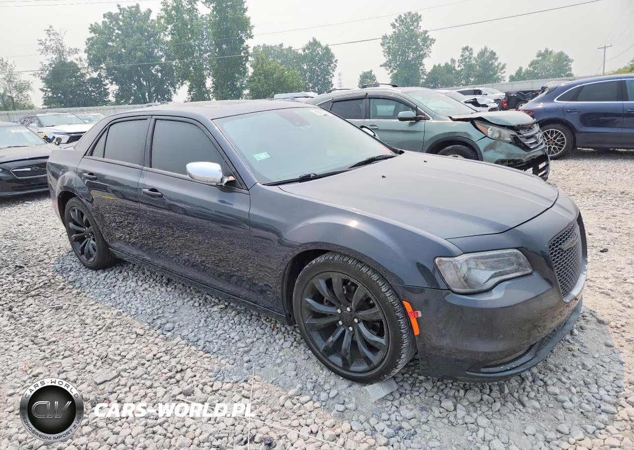 2017 Chrysler 300C VIN:2C3CCAEGXHH586721 - 4