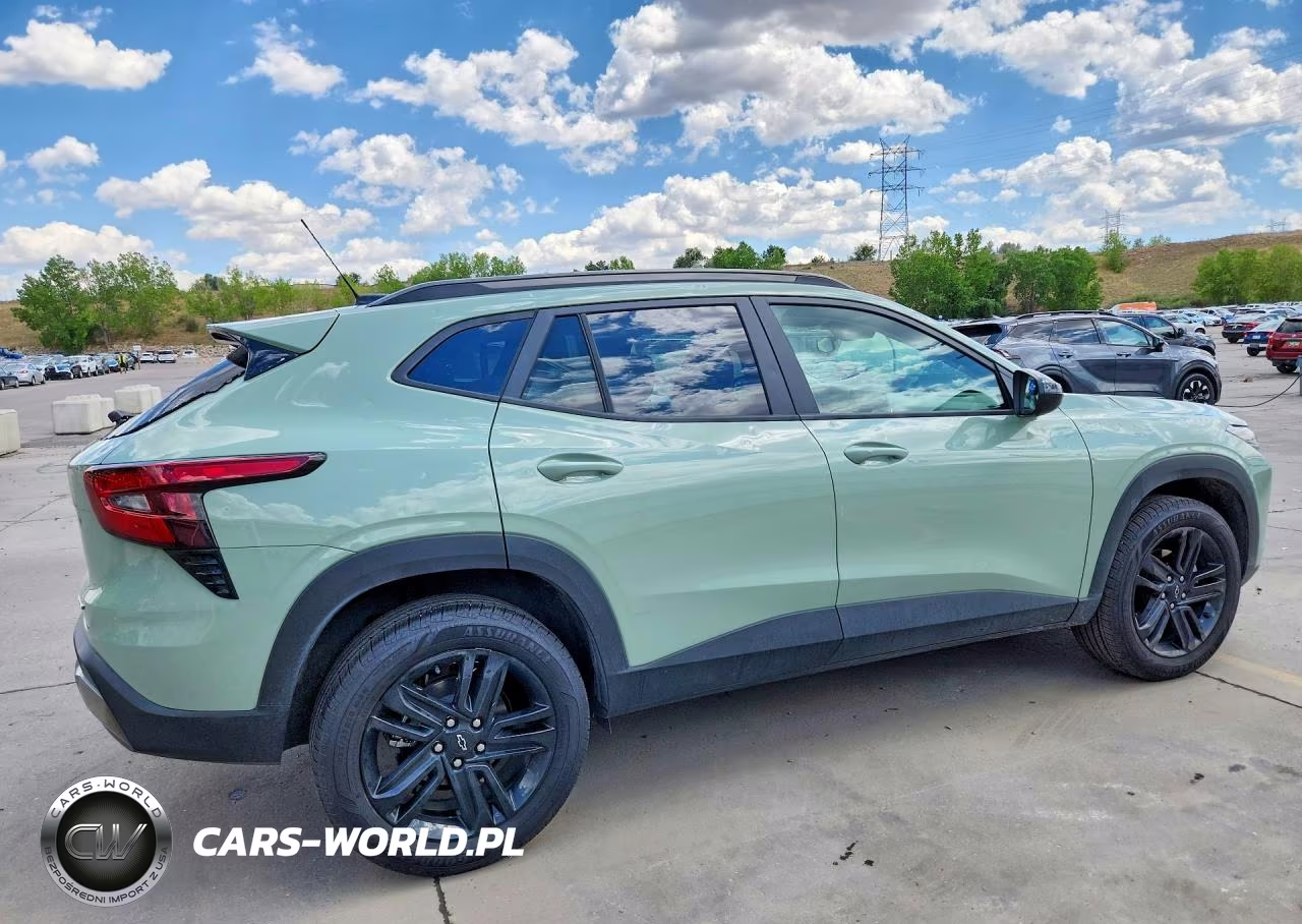 2025 Chevrolet Trax Activ VIN:KL77LKEP9SC260841 - 3