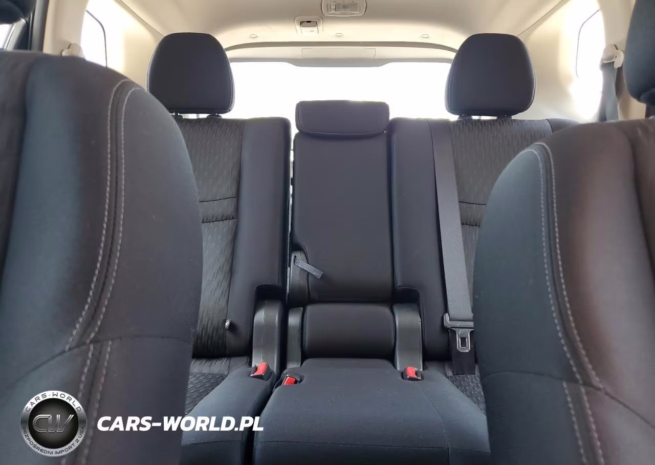 2018 Nissan Rogue S VIN:JN8AT2MV8JW330193 - 10