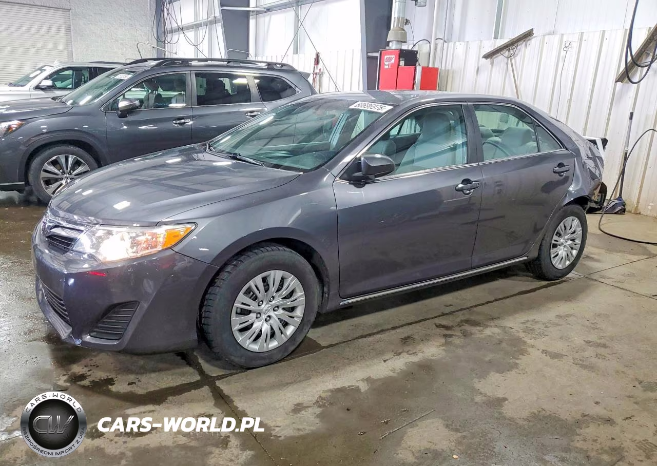 2013 Toyota Camry Le – zdjęcie 1 z 12