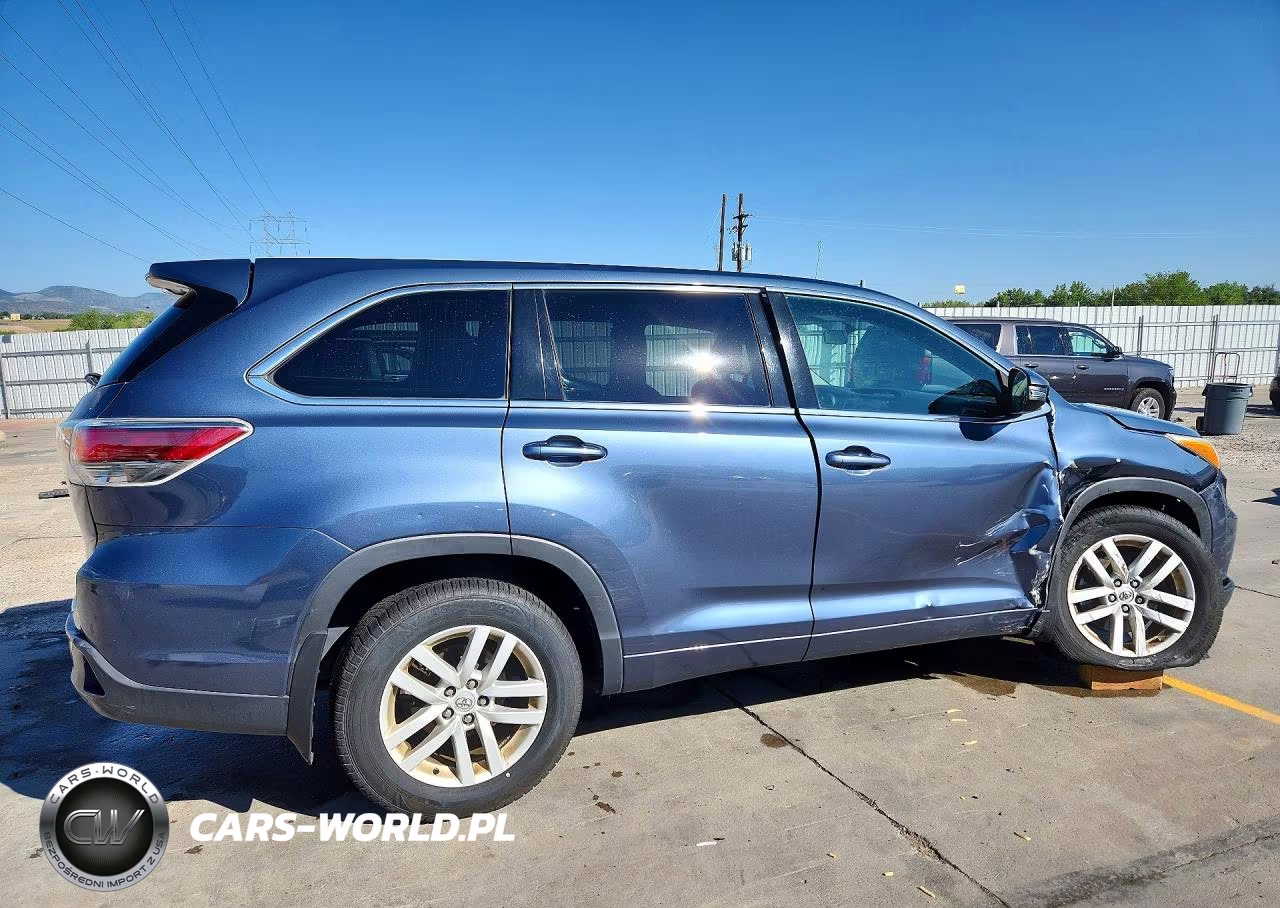 2015 Toyota Highlander Le VIN:5TDBKRFH5FS217537 - 3