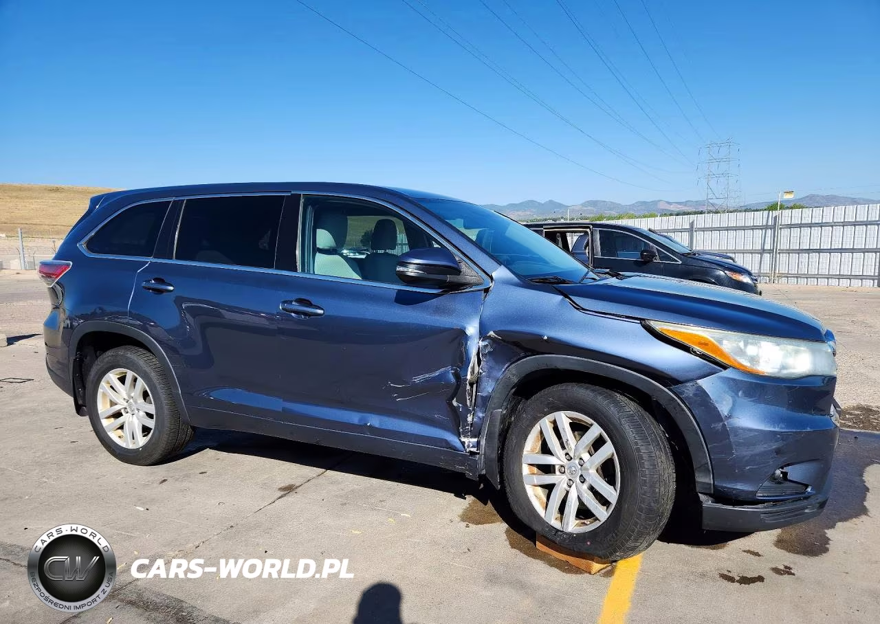 2015 Toyota Highlander Le VIN:5TDBKRFH5FS217537 - 4