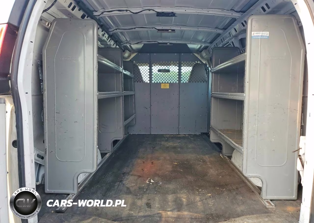 2019 Chevrolet Express G2500 VIN:1GCWGAF1XK1254985 - 10