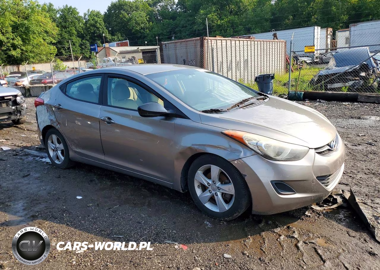 2013 Hyundai Elantra Gls VIN:5NPDH4AE2DH311918 - 4