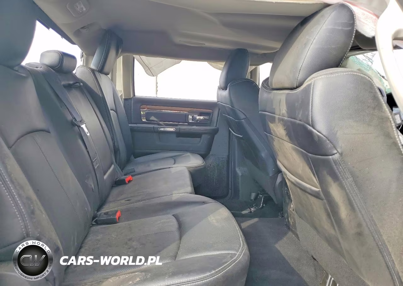 2018 Ram 1500 Laramie VIN:1C6RR7NM9JS353528 - 10