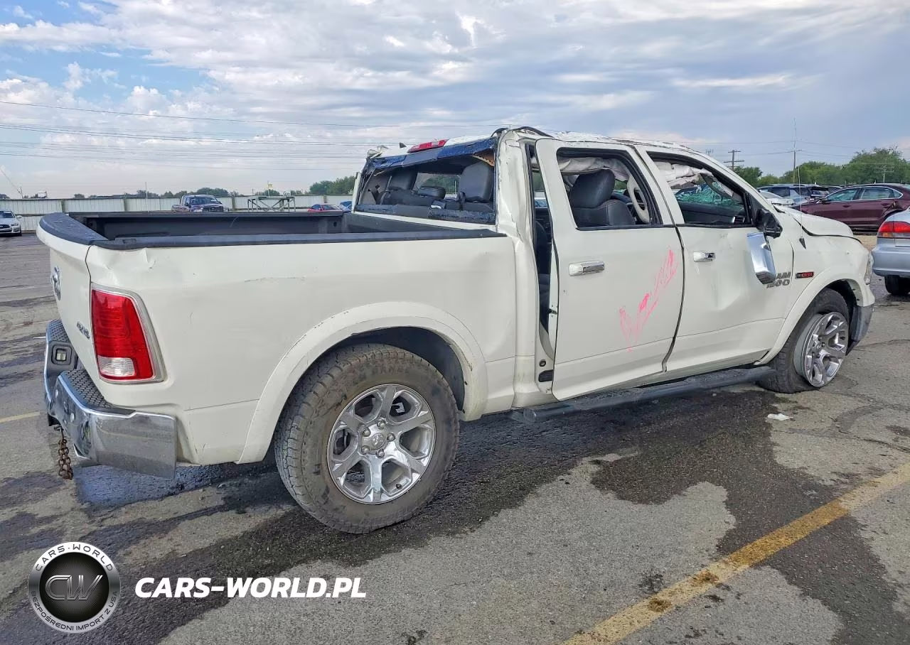 2018 Ram 1500 Laramie VIN:1C6RR7NM9JS353528 - 3