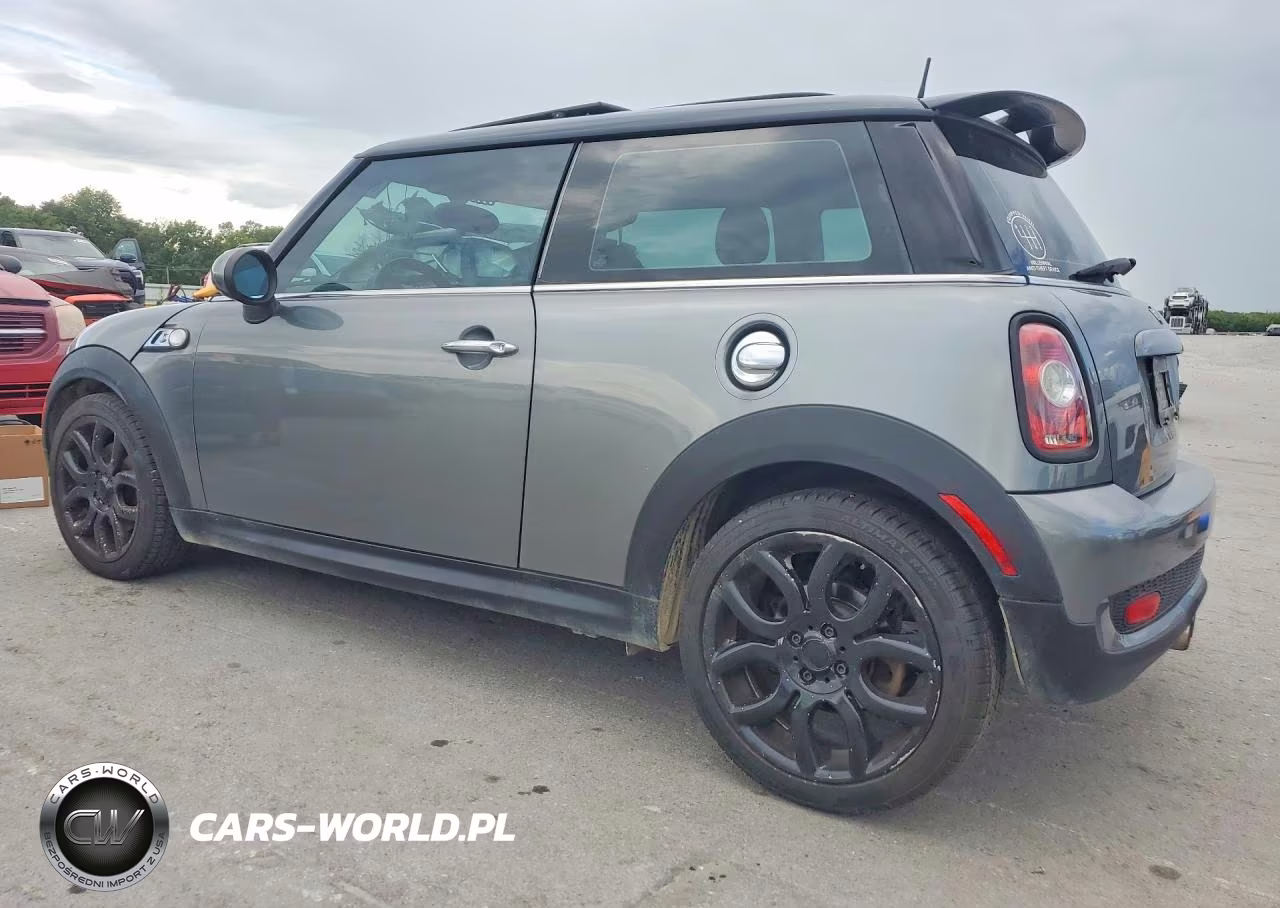 2008 Mini Cooper S VIN:WMWMF73598TT86697 - 2