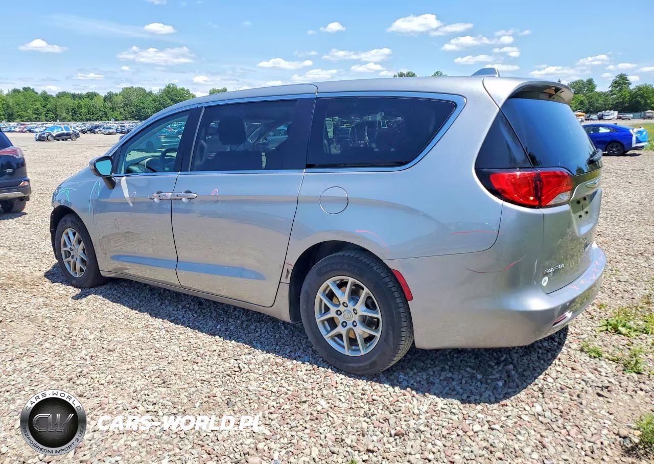 2017 Chrysler Pacifica Touring VIN:2C4RC1DG2HR797008 - 2