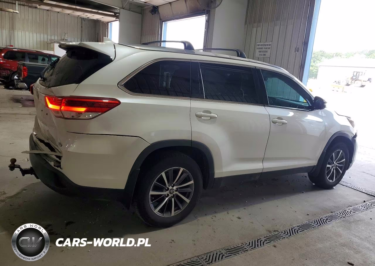 2019 Toyota Highlander Xle VIN:5TDJZRFH6KS598302 - 3