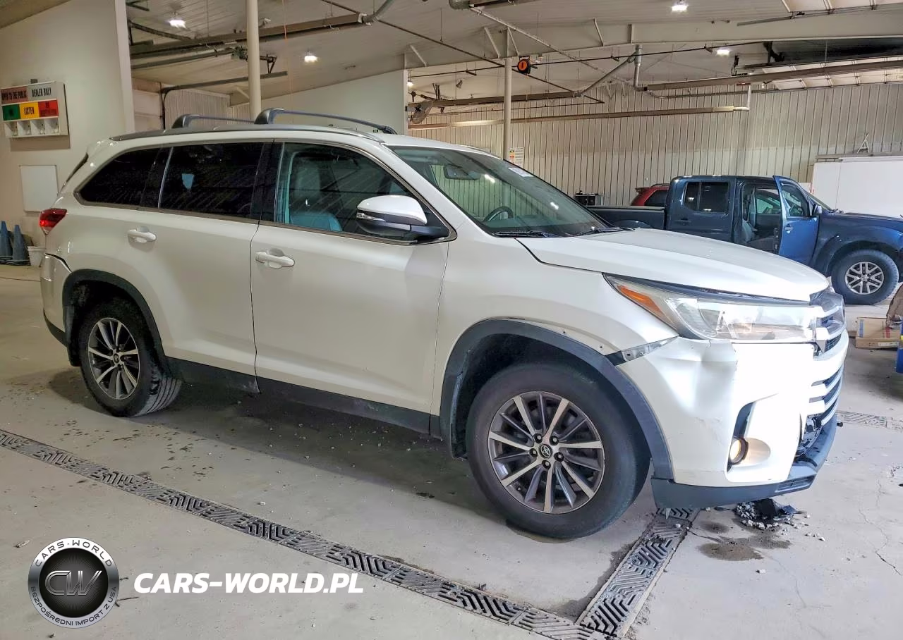 2019 Toyota Highlander Xle VIN:5TDJZRFH6KS598302 - 4