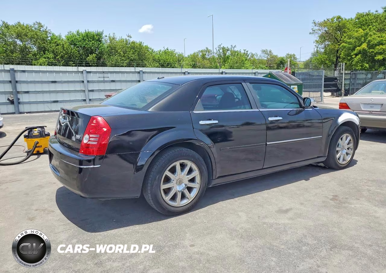 2010 Chrysler 300 Touring VIN:2C3CA5CVXAH185299 - 3