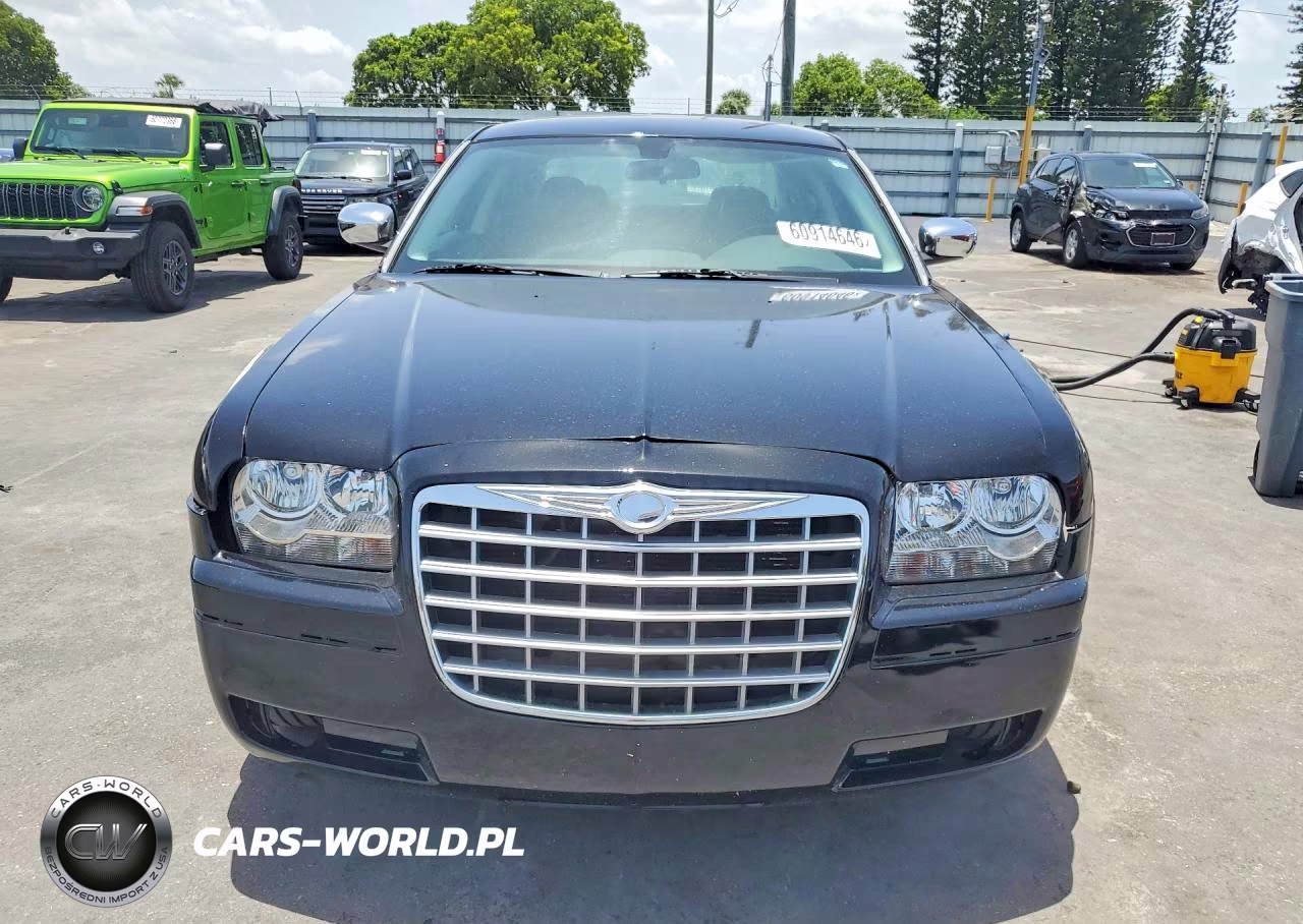2010 Chrysler 300 Touring VIN:2C3CA5CVXAH185299 - 5