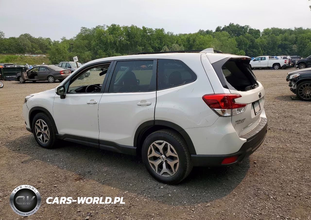 2022 Subaru Forester Premium VIN:JF2SKAEC1NH519970 - 2