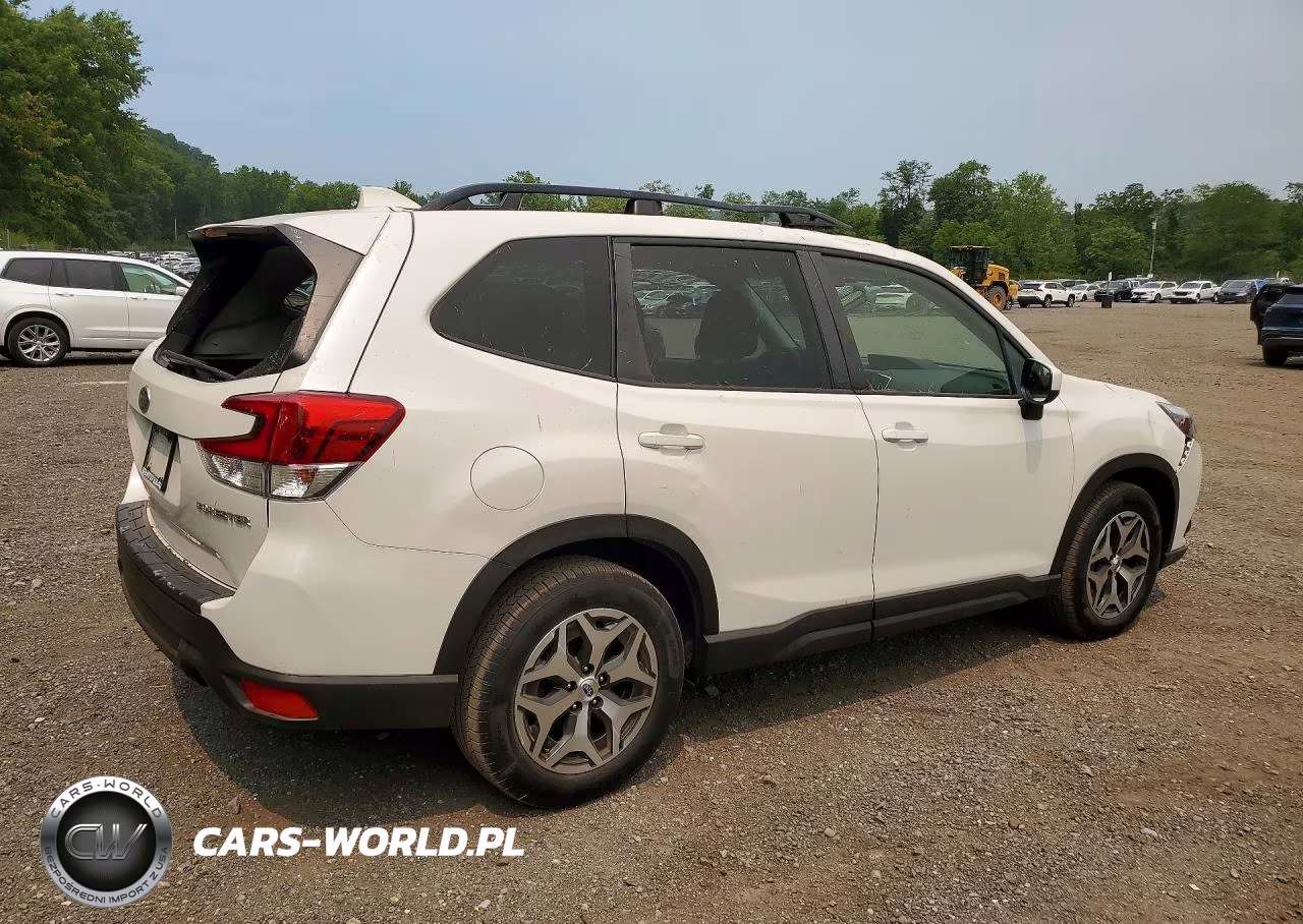 2022 Subaru Forester Premium VIN:JF2SKAEC1NH519970 - 3