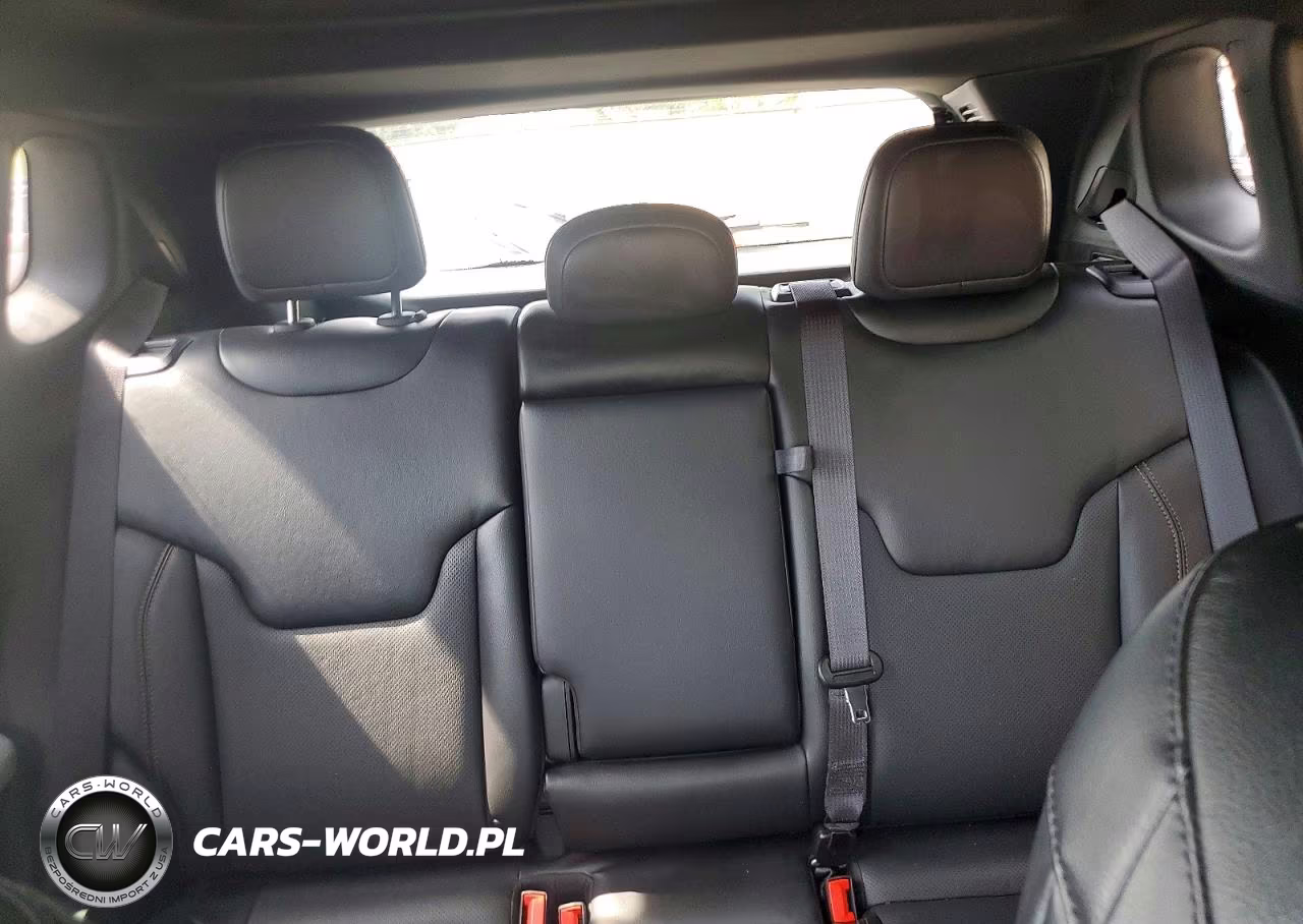 2023 Jeep Compass Latitude Lux VIN:3C4NJDFN1PT535994 - 10