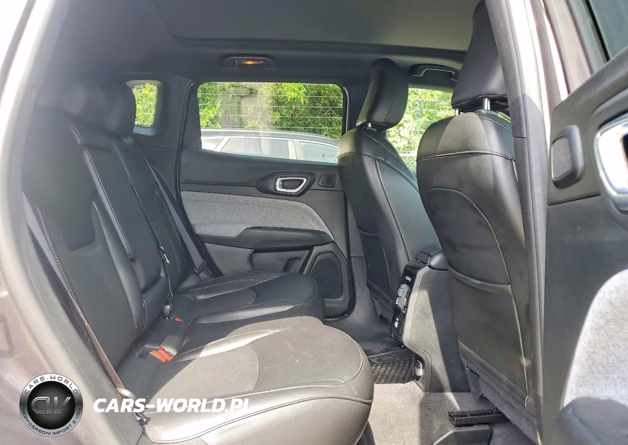 2023 Jeep Compass Latitude Lux VIN:3C4NJDFN1PT535994 - 11