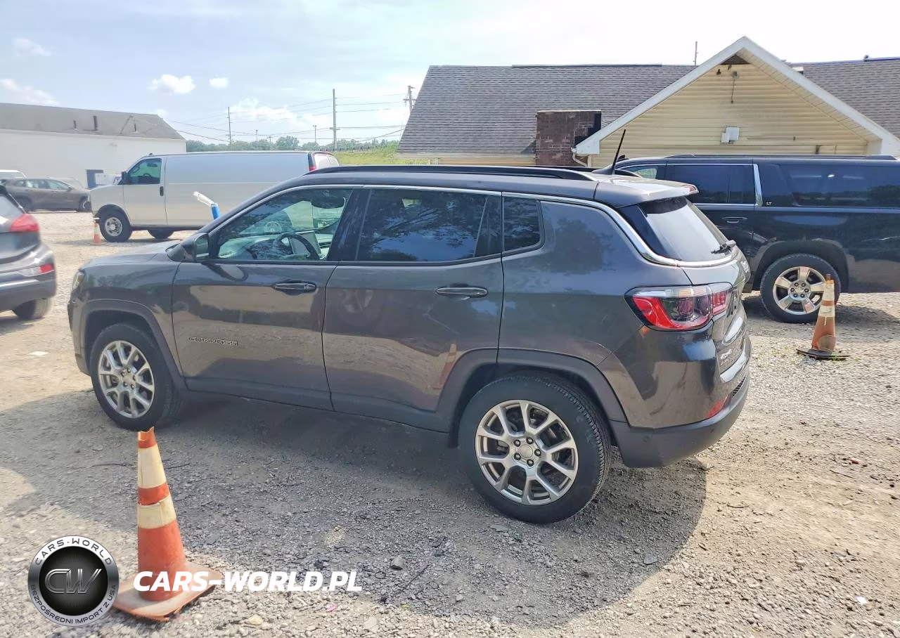 2023 Jeep Compass Latitude Lux VIN:3C4NJDFN1PT535994 - 2
