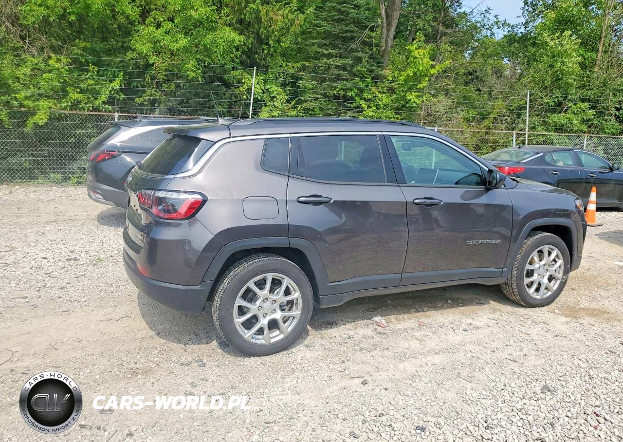 2023 Jeep Compass Latitude Lux VIN:3C4NJDFN1PT535994 - 3