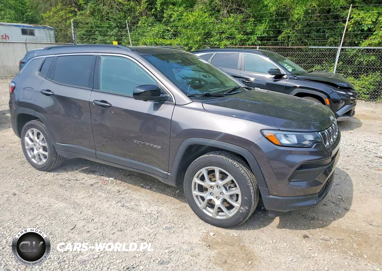 2023 Jeep Compass Latitude Lux VIN:3C4NJDFN1PT535994 - 4