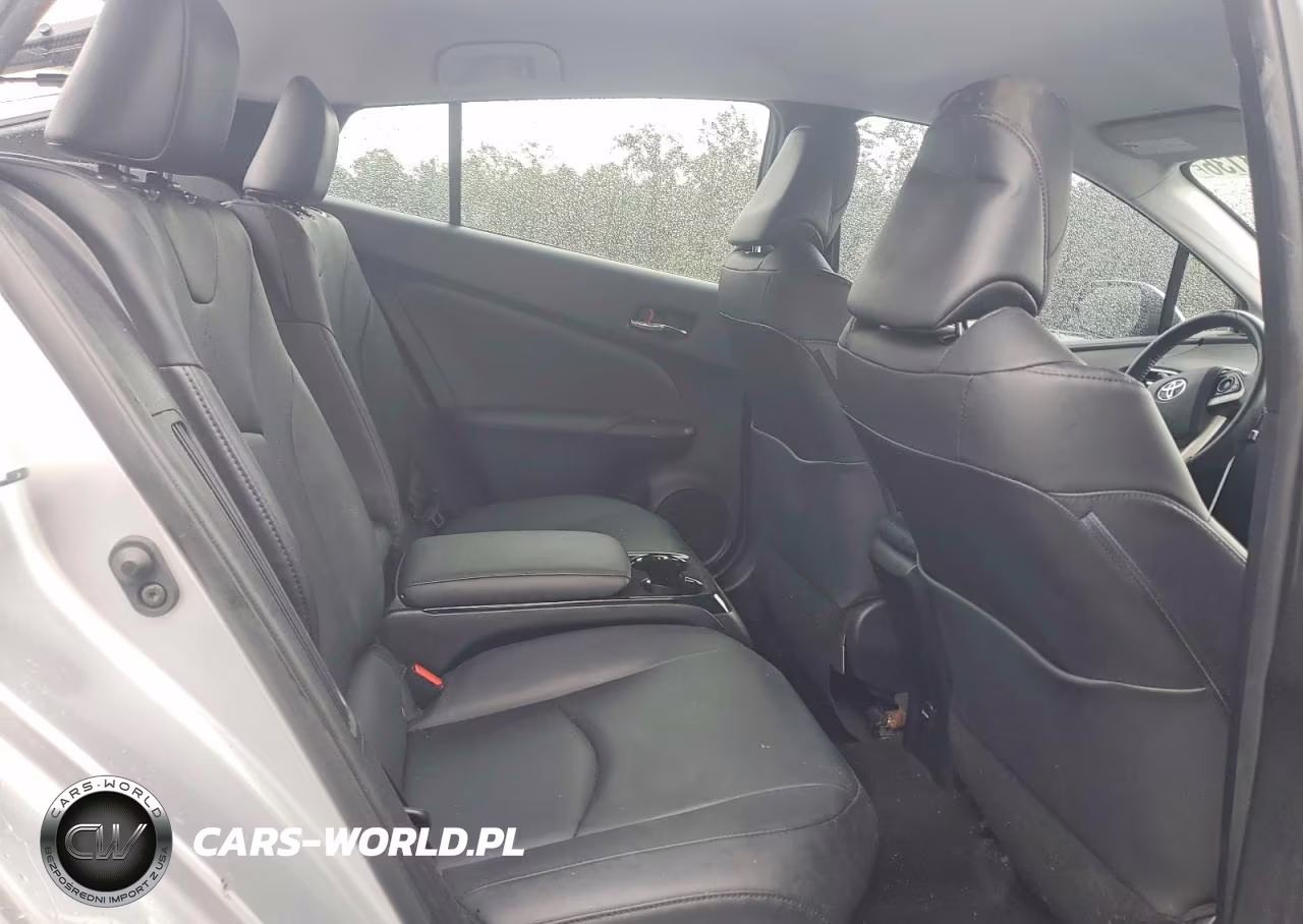 2018 Toyota Prius Prime VIN:JTDKARFP7J3087264 - 10