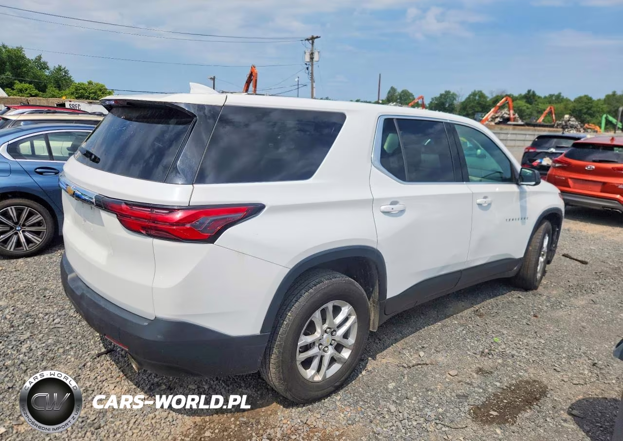 2022 Chevrolet Traverse Ls VIN:1GNERFKW1NJ117451 - 3