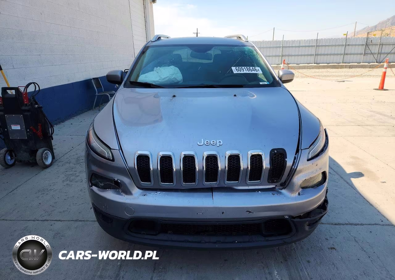 2015 Jeep Cherokee Latitude VIN:1C4PJLCB2FW670441 - 5