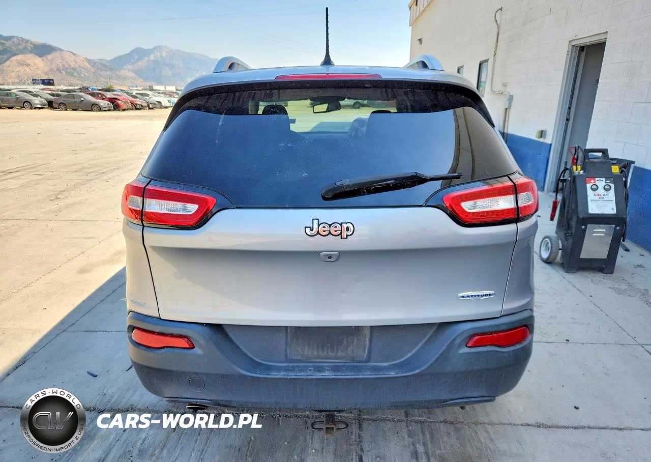 2015 Jeep Cherokee Latitude VIN:1C4PJLCB2FW670441 - 6