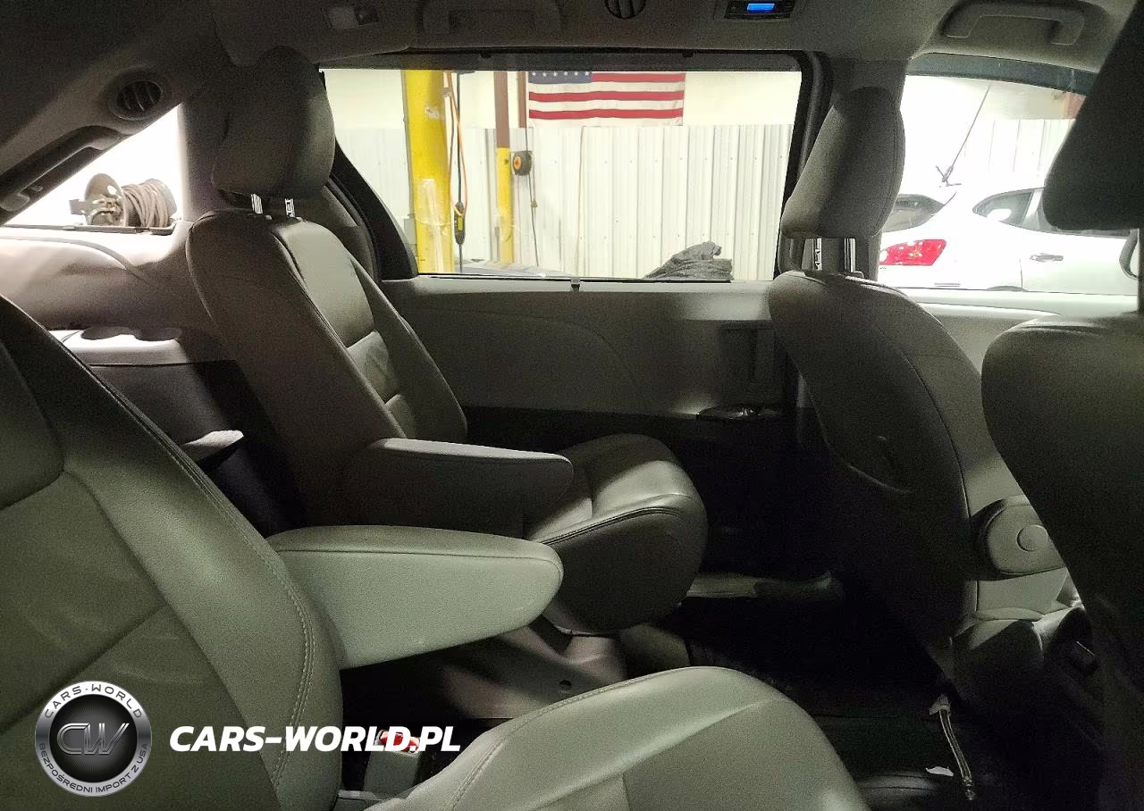2018 Toyota Sienna Xle 7-Passenger VIN:5TDDZ3DC1JS194968 - 11
