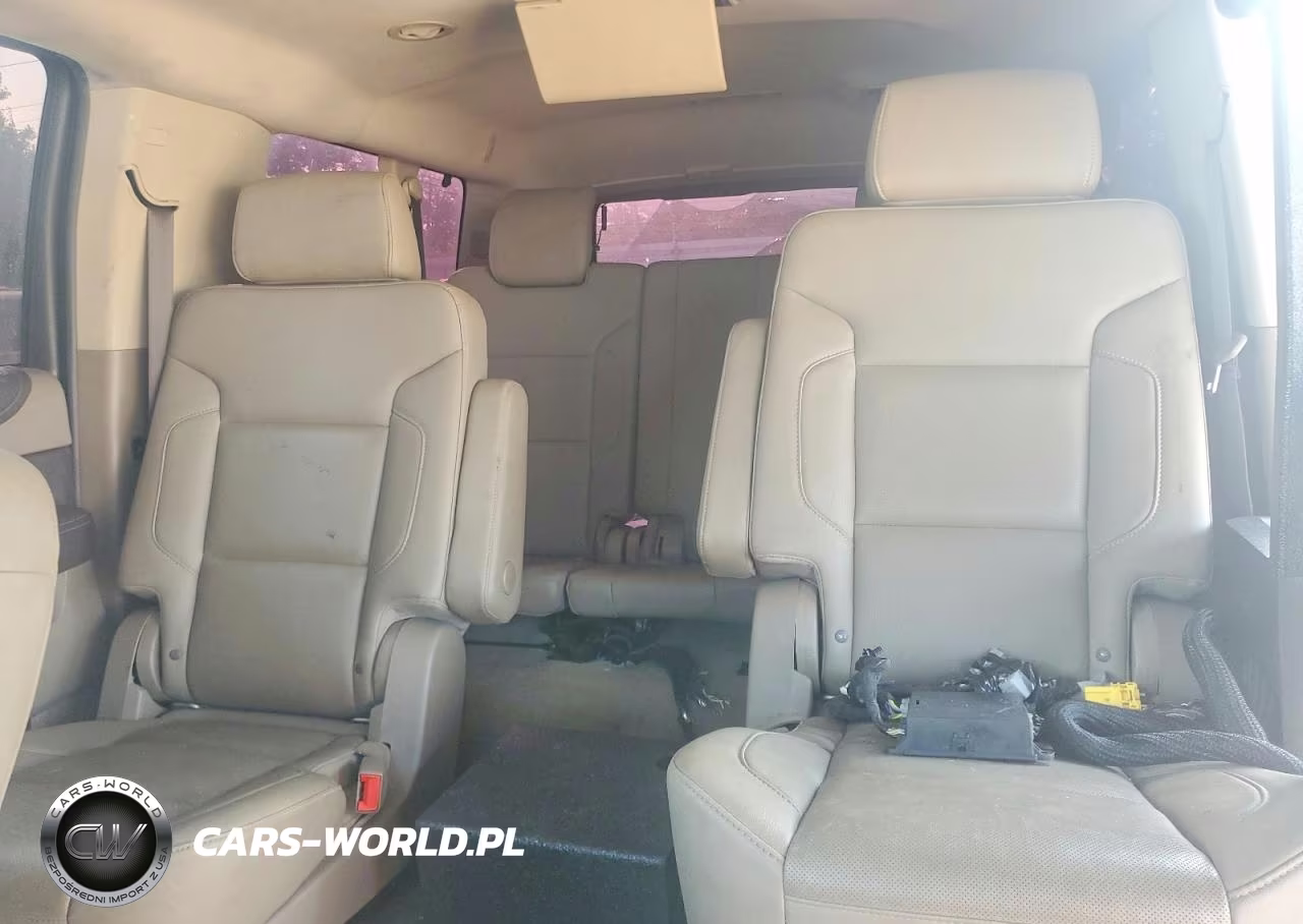 2018 Chevrolet Suburban K1500 Premier VIN:1GNSKJKC4JR252029 - 10