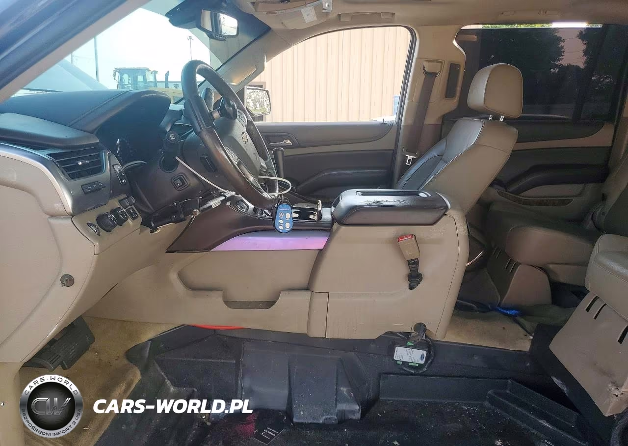 2018 Chevrolet Suburban K1500 Premier VIN:1GNSKJKC4JR252029 - 7