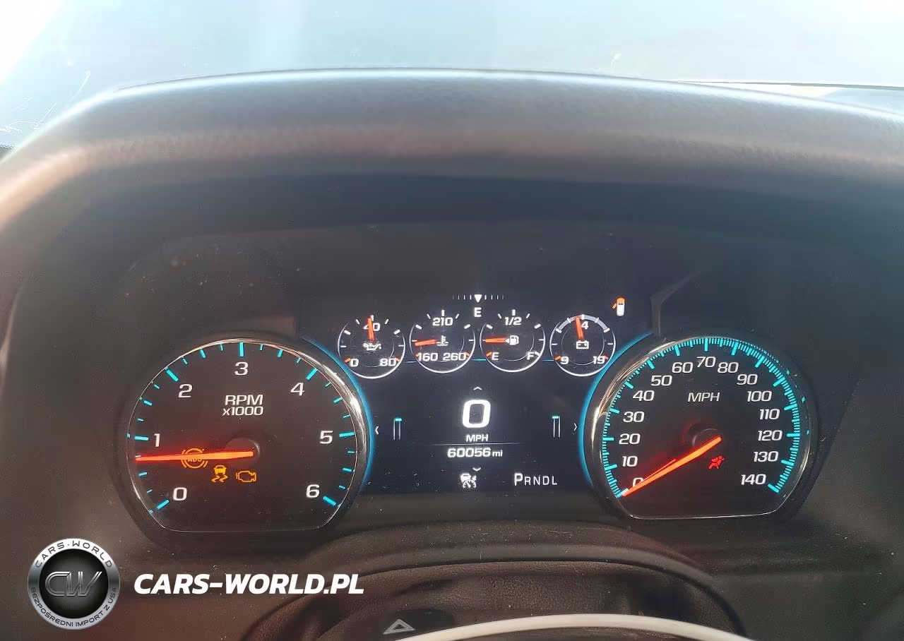 2018 Chevrolet Suburban K1500 Premier VIN:1GNSKJKC4JR252029 - 9