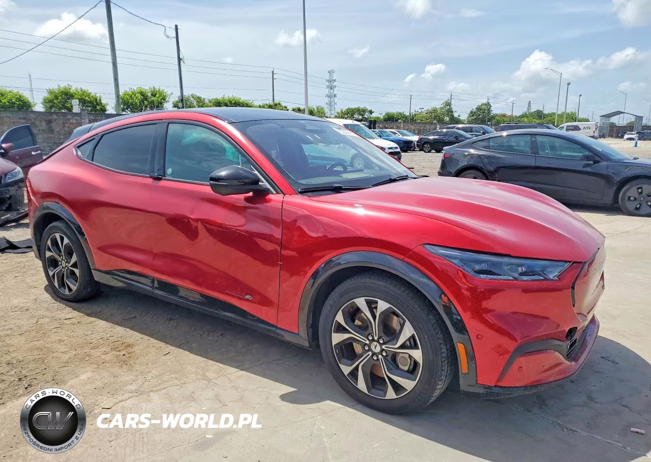 2023 Ford Mustang Mach-E Premium VIN:3FMTK3SU0PMB05813 - 4